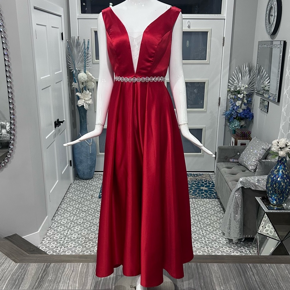 NWT 🩸Elegant Red Evening Gown. - Picture 7 of 17